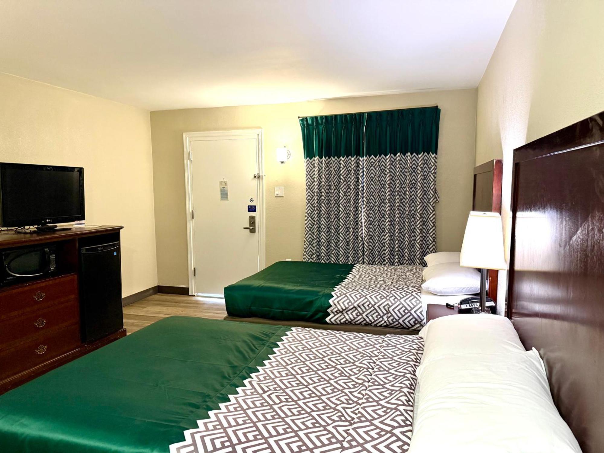 Governor House Inn Arlington/Falls Church Extérieur photo